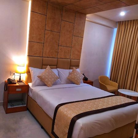 Отель Royal Residency Kannangad Экстерьер фото