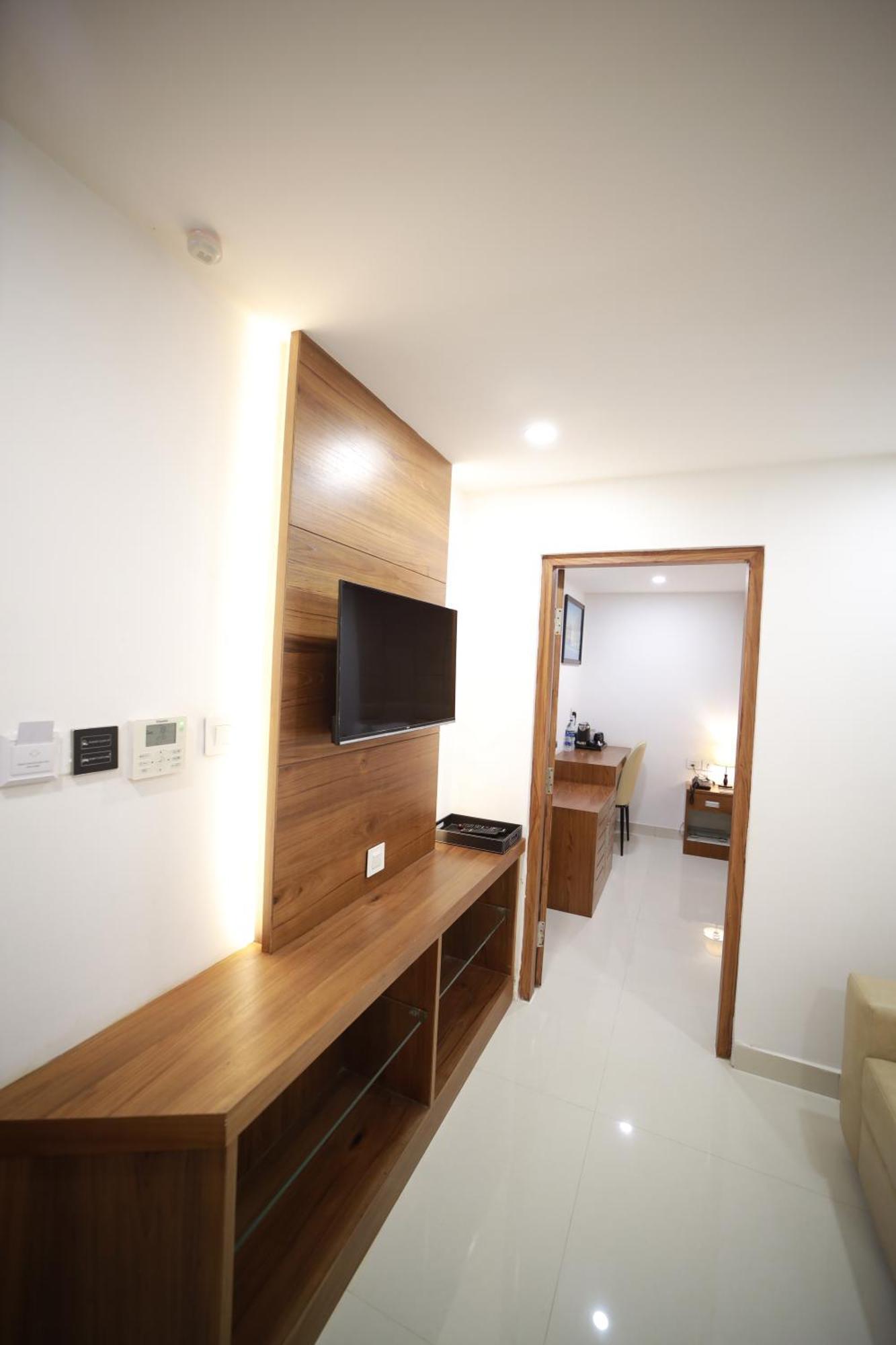 Отель Royal Residency Kannangad Экстерьер фото