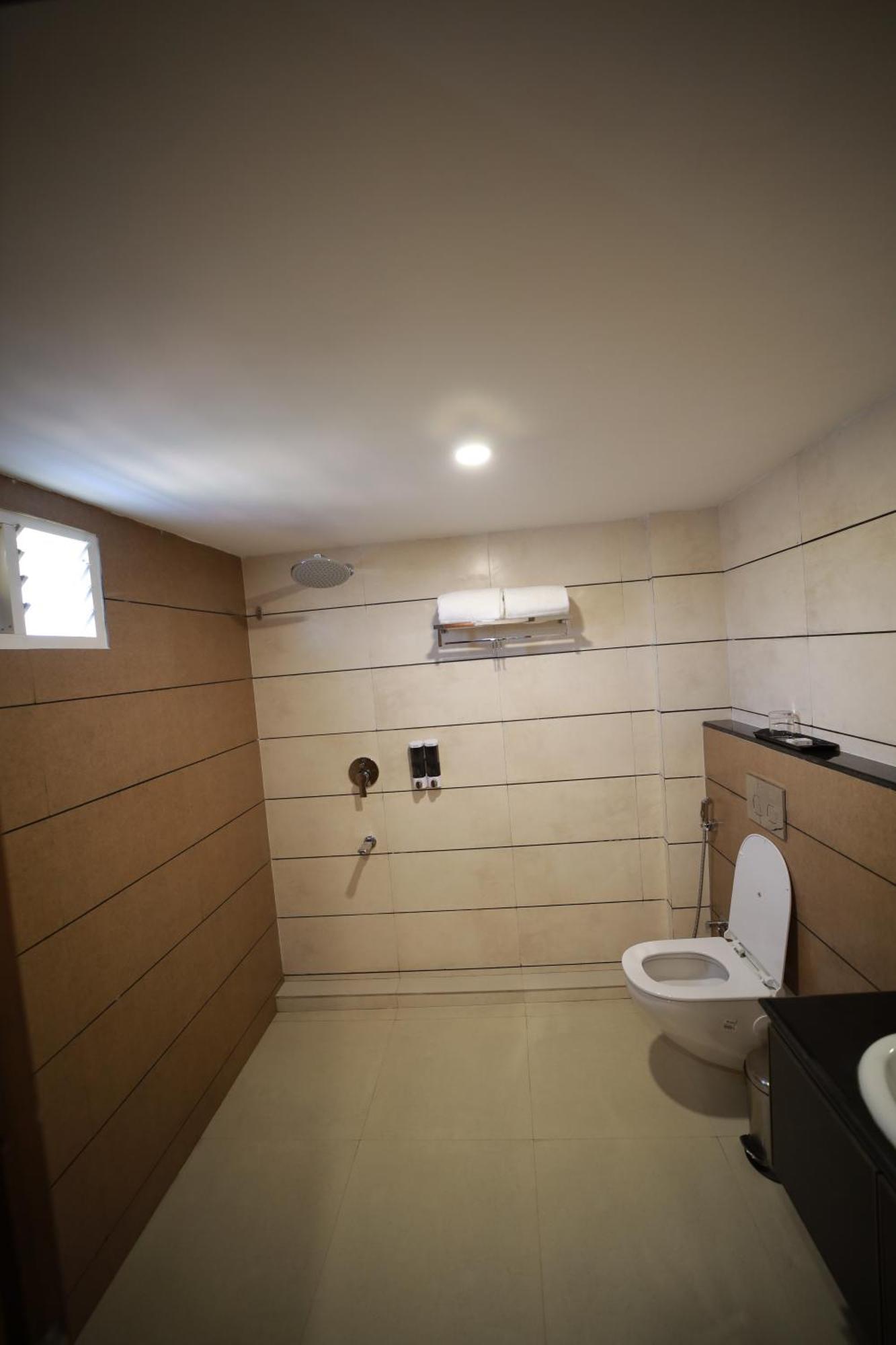 Отель Royal Residency Kannangad Экстерьер фото