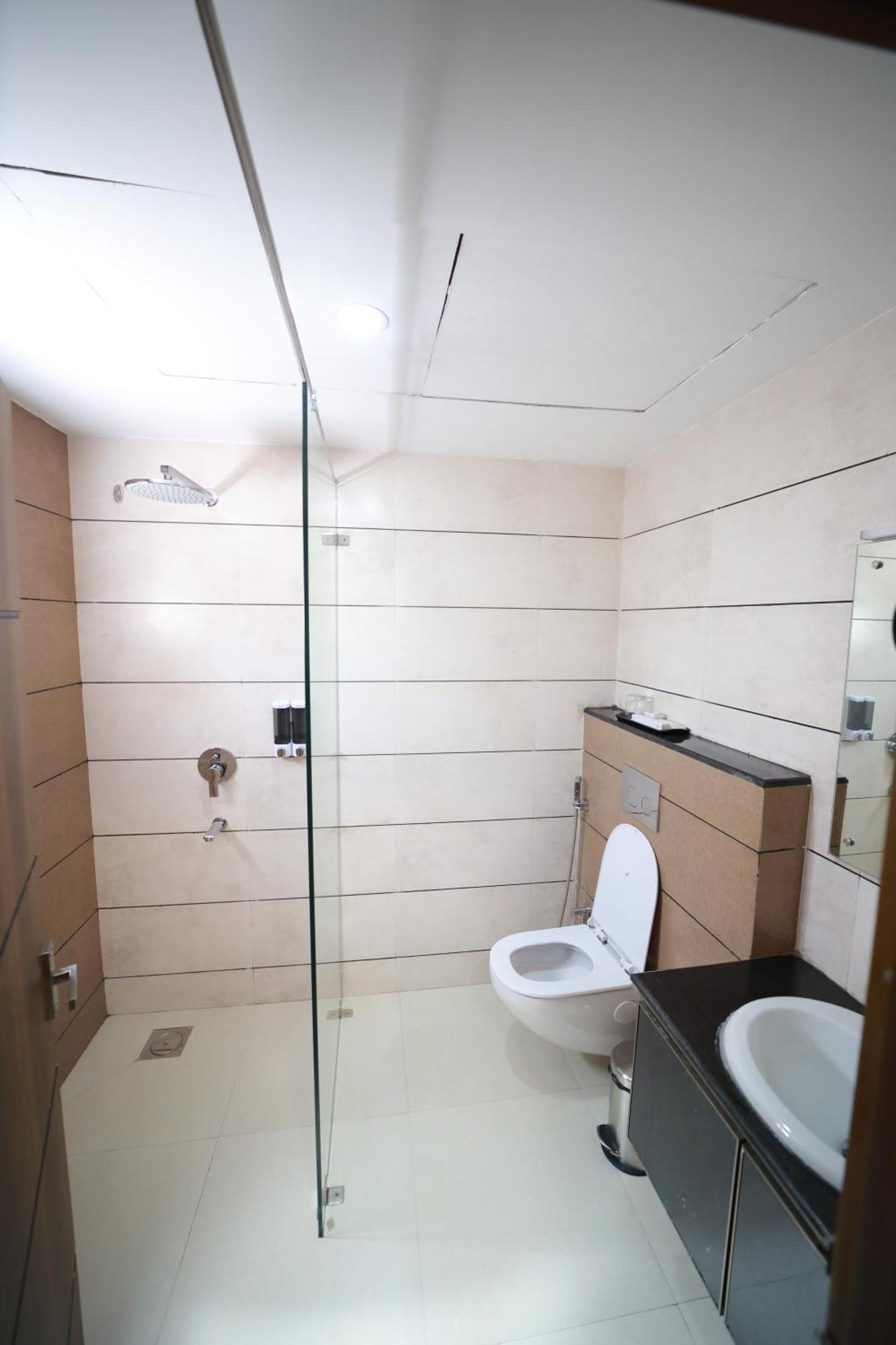 Отель Royal Residency Kannangad Экстерьер фото