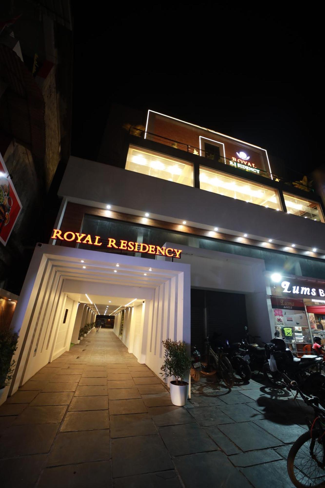 Отель Royal Residency Kannangad Экстерьер фото