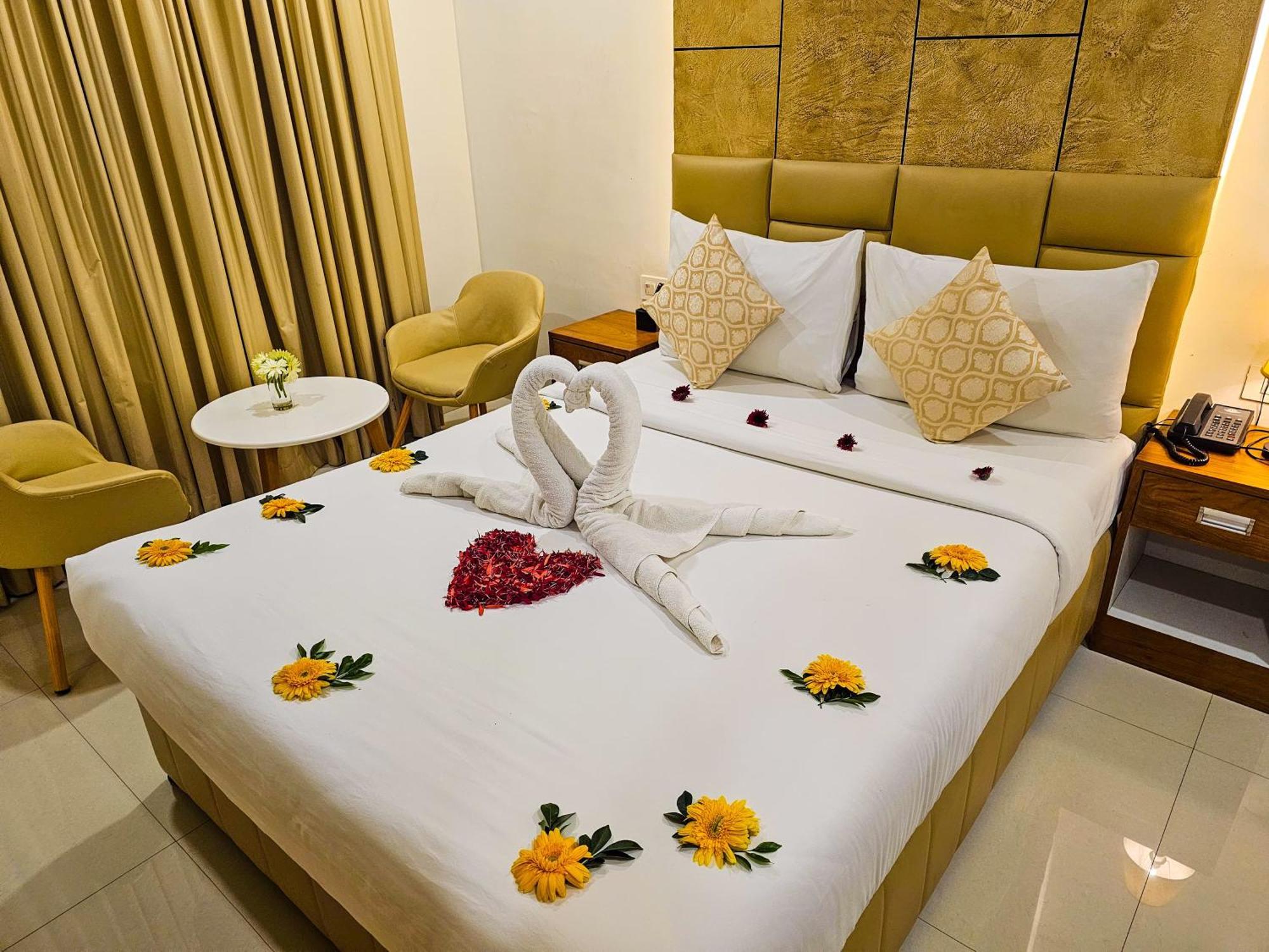 Отель Royal Residency Kannangad Экстерьер фото