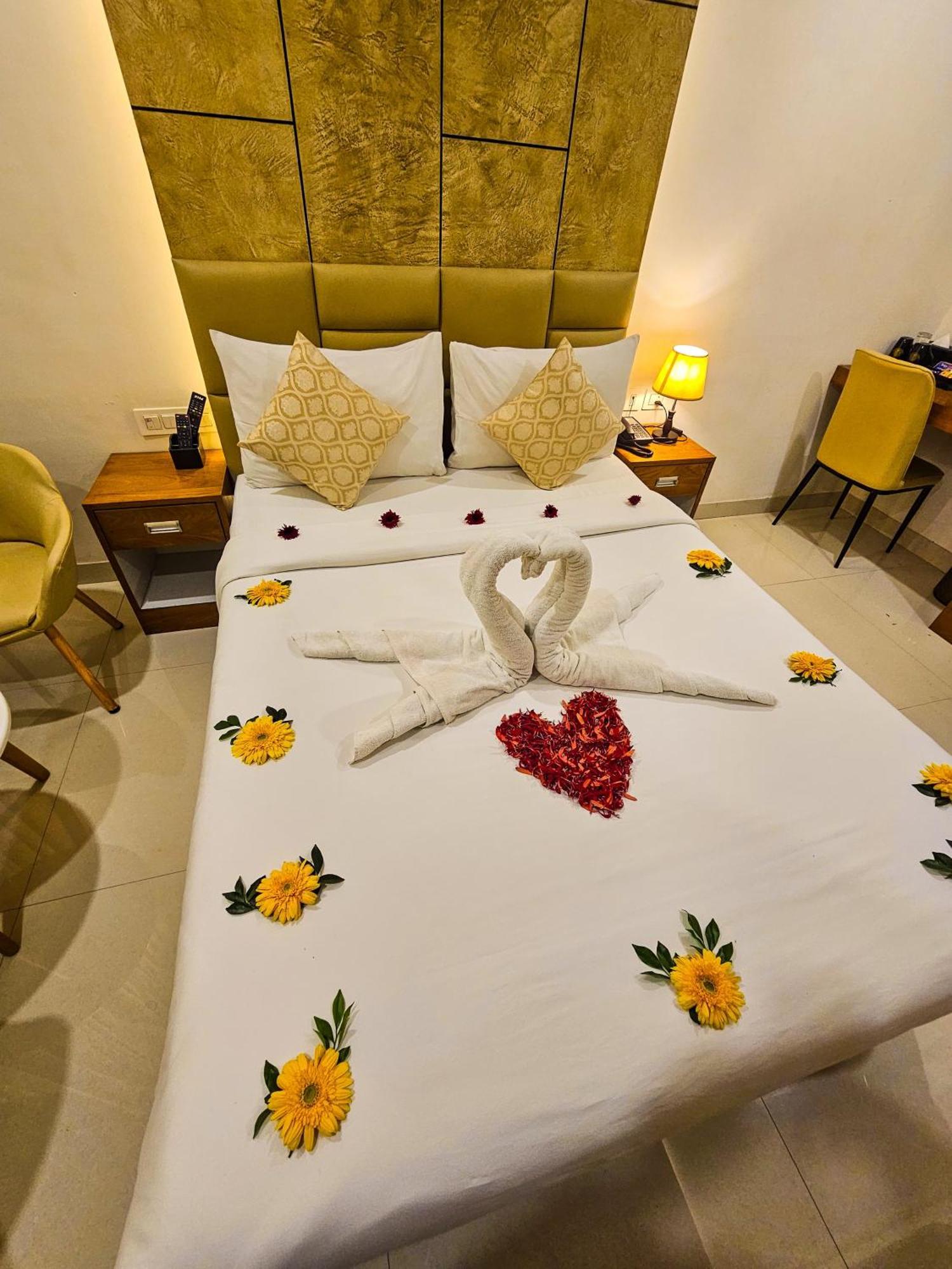 Отель Royal Residency Kannangad Экстерьер фото